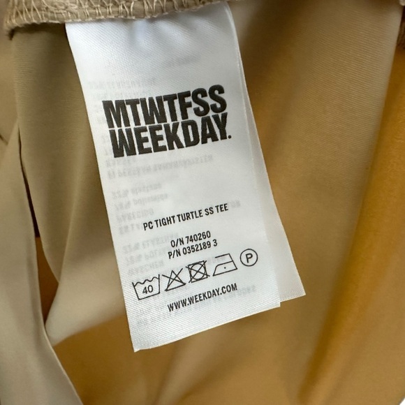 MTWTFSS Weekday Womens Tight Turtleneck Short Sleeve Tee Sz Medium Beige Top - Picture 6 of 7